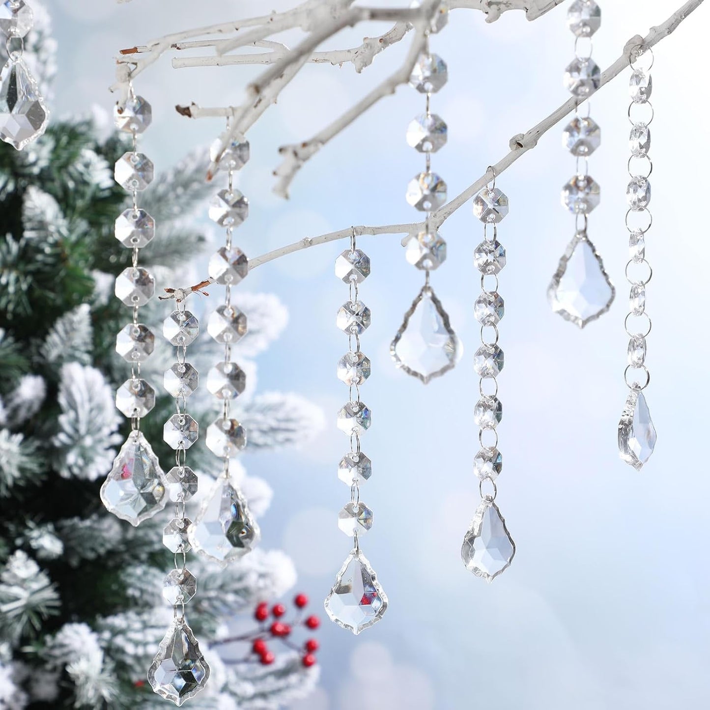 Nuenen 100 Pcs Acrylic Hanging Crystals for Centerpieces Chandelier Clear Crystal Garland Strands Ornament Acrylic Clear Beads Prisms Pendant for Christmas Tree Window Home Decoration(Maple Leaf)