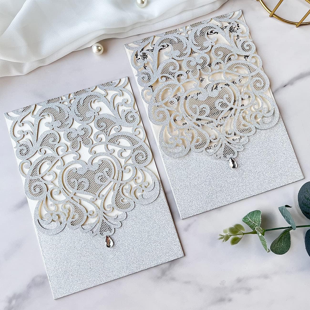 Hosmsua 5.12 x 7.3 Inch 50pcs Silver Laser Cut Lace Flora Wedding Invitation Cards with Rhinestone and Envelopes Customized Printed Invitations for Bridal Shower Quinceañera Wedding Invite