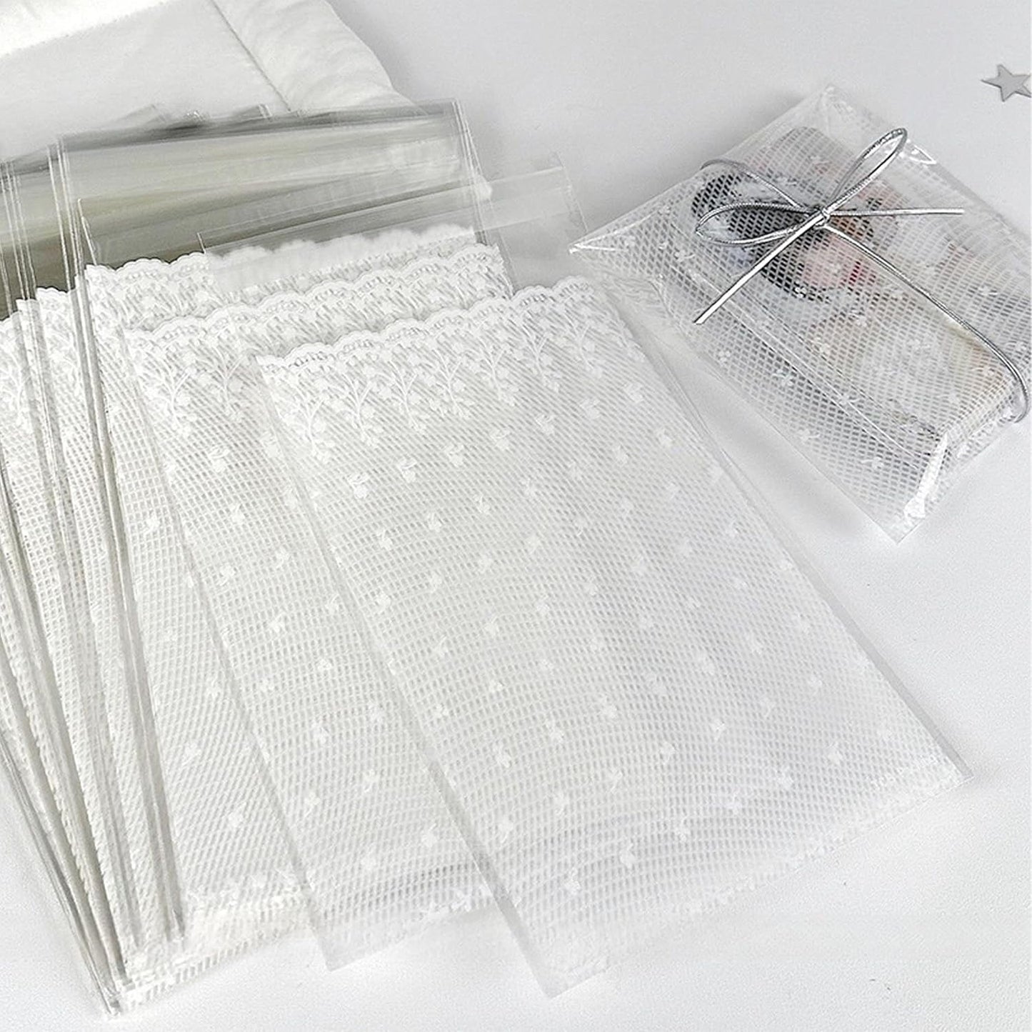 100 Pcs Lace Cellophane Bags, 5.9x3.9in White Self Sealing Cello Bag Clear Cookie Resealable Adhesive OPP Cellophane Treat Plastic Gift Bags For Candy Jewelry Bracelet Gifts Decorative Favor
