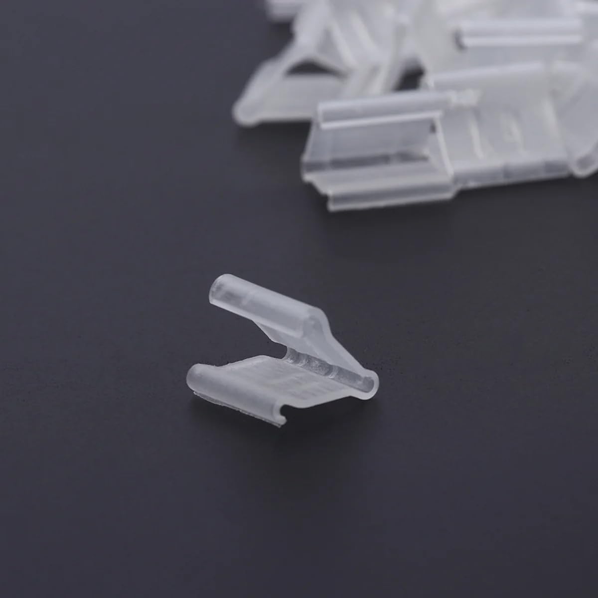 100Pcs Transparent Balloon V-shaped Clip Wedding Creative Balloon Clip Plastic V-shaped Wedding Party Halloween Sealed Decorations