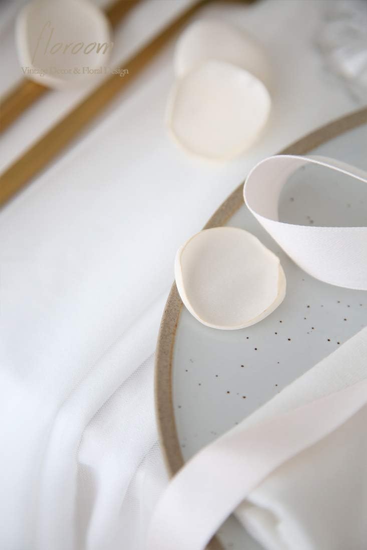 Floroom 500pcs Rose Petals Cream Faux Silk Flower Petals for Wedding Flower Girl Basket Aisle Scatter Dinner Table Centerpieces Party Confetti Bridal Shower Romantic Night Decoration