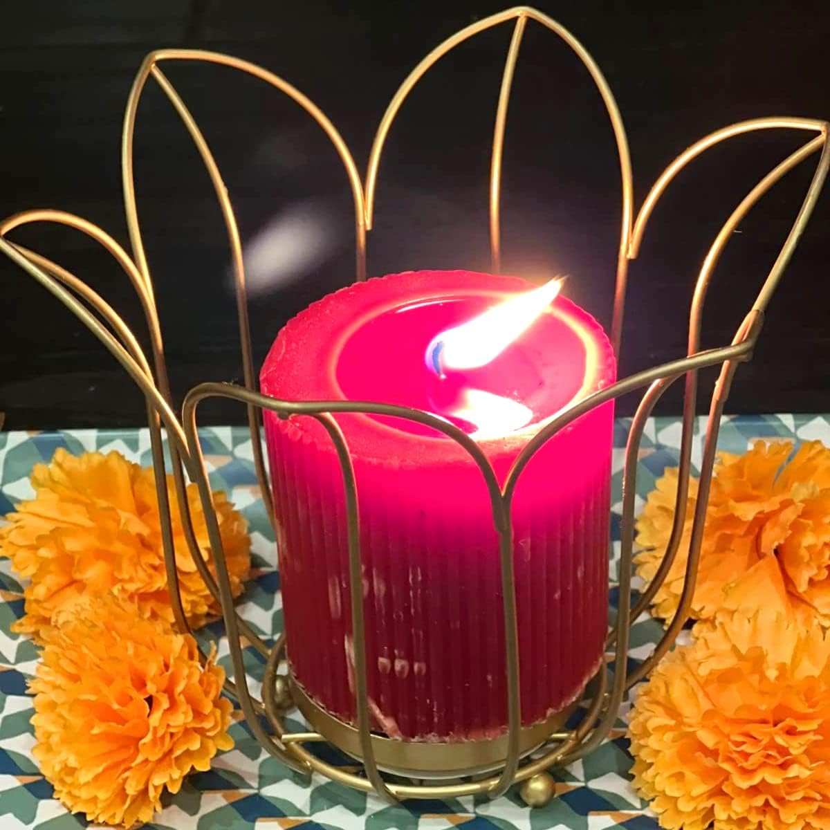 Hananona 50 Pcs Marigold Flower Heads Bulk, Silk Marigolds with Stems Artificial Mexican Flowers for Diwali Day of The Dead Dia De Los Muertos Ofrenda Decor