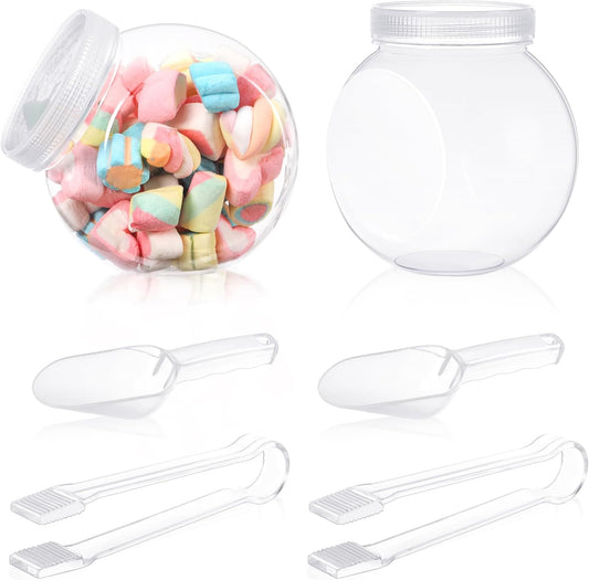 Sunnyray 2 Sets 51 oz Plastic Candy Jars for Candy Buffet with Lids Clear Bar Jars with Scoops and Tongs Kitchen Office Party Cookie Storage Containers for Dry Food Snacks Candies Cookies Coffee Pods