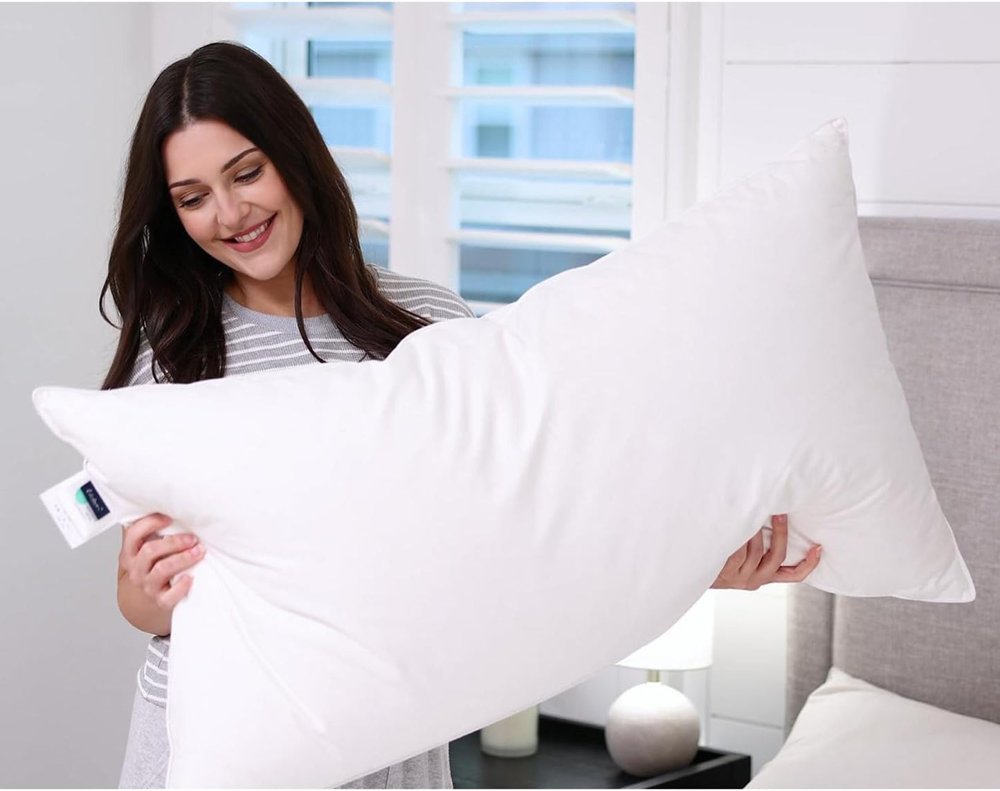 Globon Luxury Down Pillow Queen Size, Firm Hotel Collection Bed Pillow with 100% Cotton Cover, Down Surrounded Feather Pillow, 20x30 Inches (1 Pack)