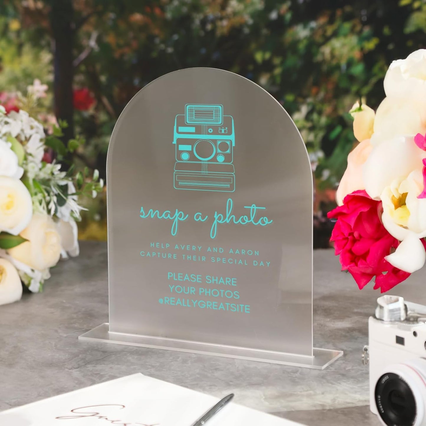 UNIQOOO 10 Pack Acrylic 8x10 Frosted Arch Table Sign for Wedding with Holders, 1/8 in Thick, DIY Blank Arch Sign Sheet Perfect for Decoration, Party,Anniversary, Event, Stand Included