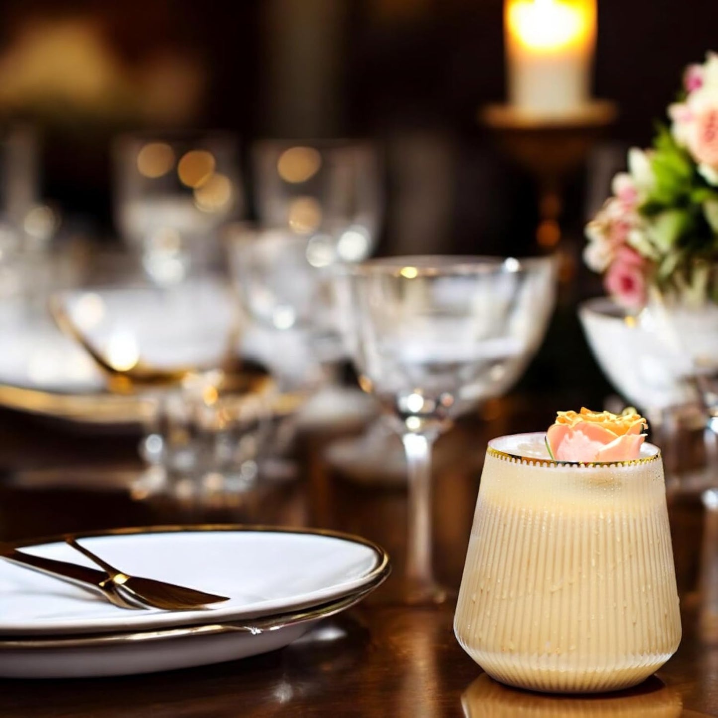 48 Pack Ribbed Origami Ripple Plastic Glasses, 24 9 Ounce Stemless Champagne Flutes & 24 12 Ounce Cups, BPA-Free Disposable Shatterproof Toasting Glasses for Weddings, Bars, and Events (Gold Rim)