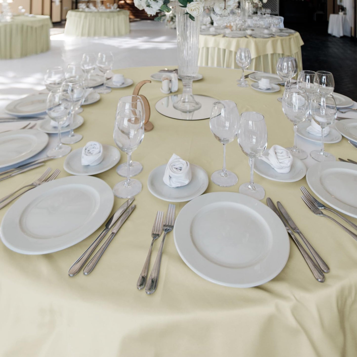 Fitable 6 Pack Ivory Round Tablecloths - 120 Inches in Diameter - Stain Resistant and Washable Table Clothes, Polyester Fabric Table Covers for Wedding, Party, Banquet, Formal Events