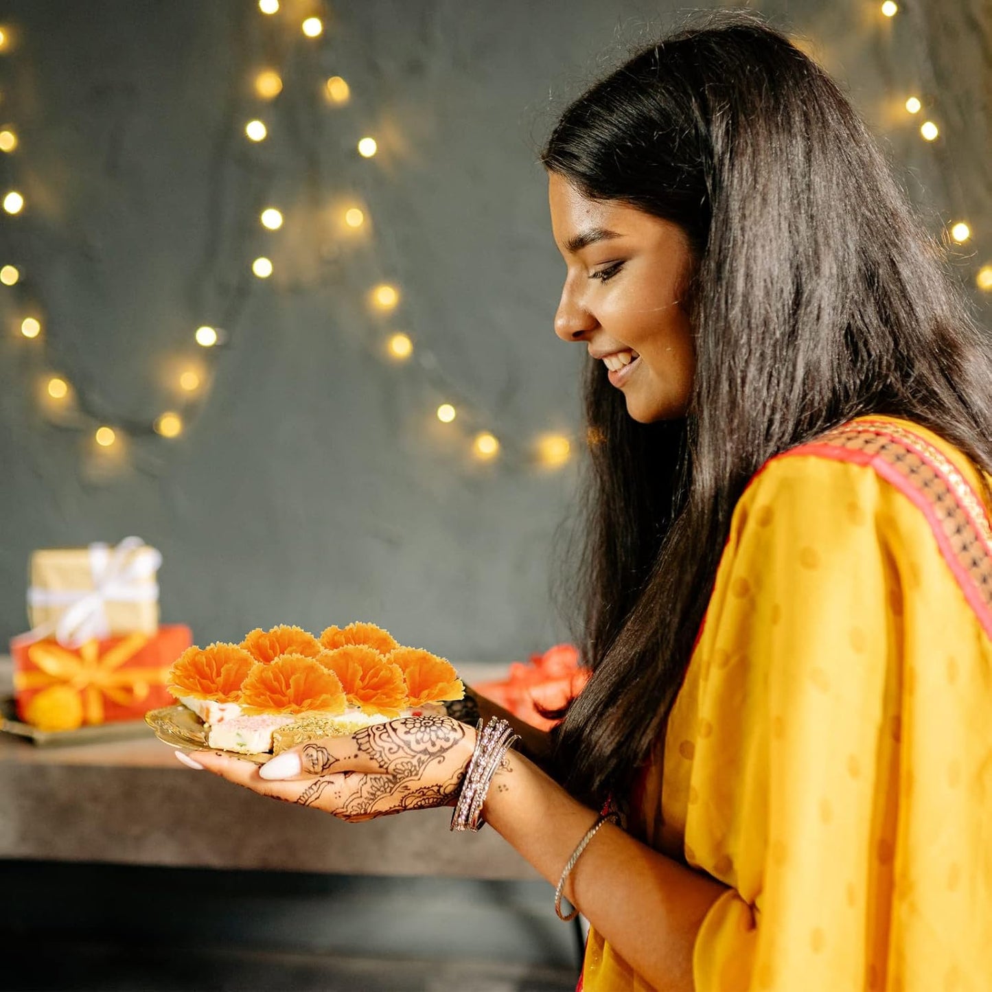 Hananona 50 Pcs Marigold Flower Heads Bulk, Silk Marigolds with Stems Artificial Mexican Flowers for Diwali Day of The Dead Dia De Los Muertos Ofrenda Decor