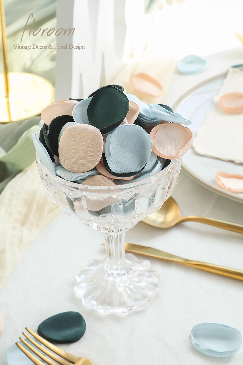 Floroom 300pcs Rose Petals Emerald Green Champagne Faux Silk Flower Petals for Wedding Flower Girl Basket Aisle Scatter Dinner Table Centerpieces Party Confetti Bridal Shower Romantic Night Decoration