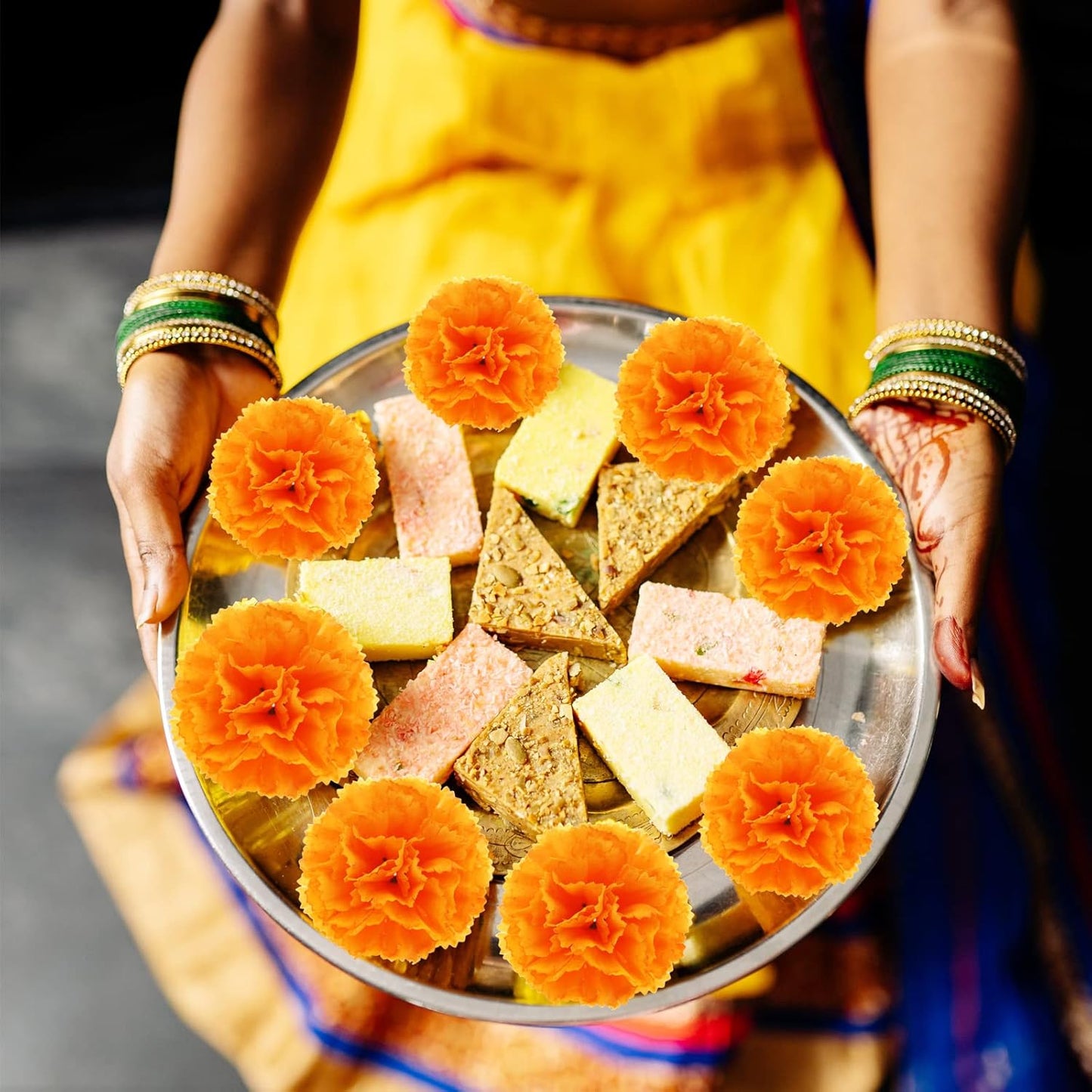 Hananona 50 Pcs Marigold Flower Heads Bulk, Silk Marigolds with Stems Artificial Mexican Flowers for Diwali Day of The Dead Dia De Los Muertos Ofrenda Decor