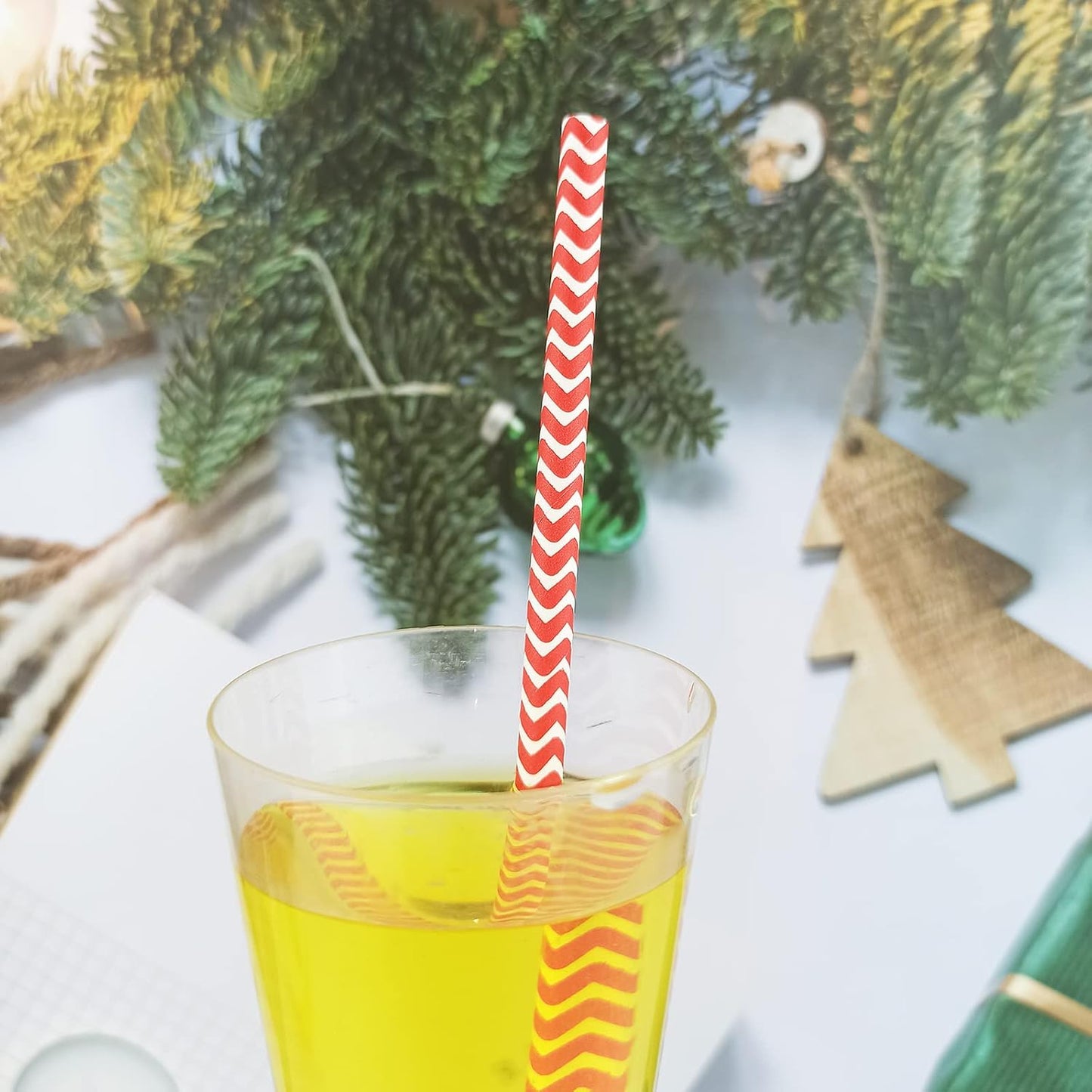 YAOSHENG Premium Disposable Waves Striped Drinking Paper Straws, Pack 100 Red Waves Paper Straws for Cocktail Party Supplies,Birthday,Bridal/Baby Shower,Juice,Shakes (Red Waves)