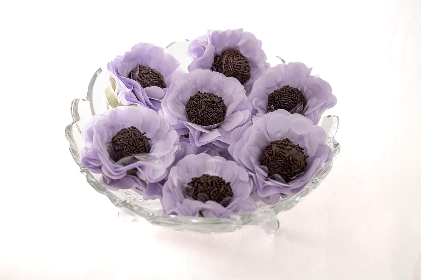 Handmade Paper Truffle Cups | Truffle Liners | Truffle Wrappers | Fominhas | Candy cups for chocolate | Forminhas de Brigadeiro | Candy liners - Pack of 20 - (Paper, Lavander)