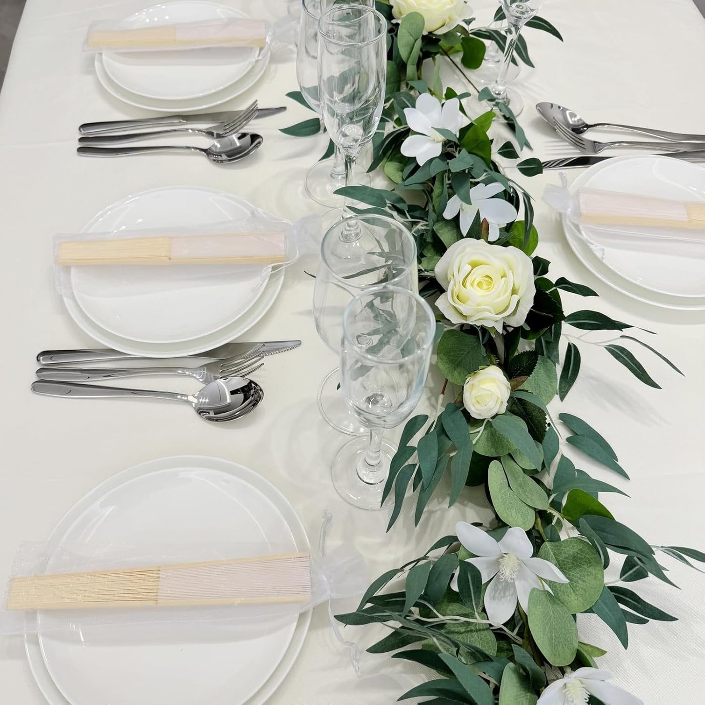 24pcs White Imitated Silk Hand Fan Imitated Silk Fabric Bamboo Handheld Folded Fan Bridal Dancing Props Church Wedding Party Favors with Organza Bags (White)