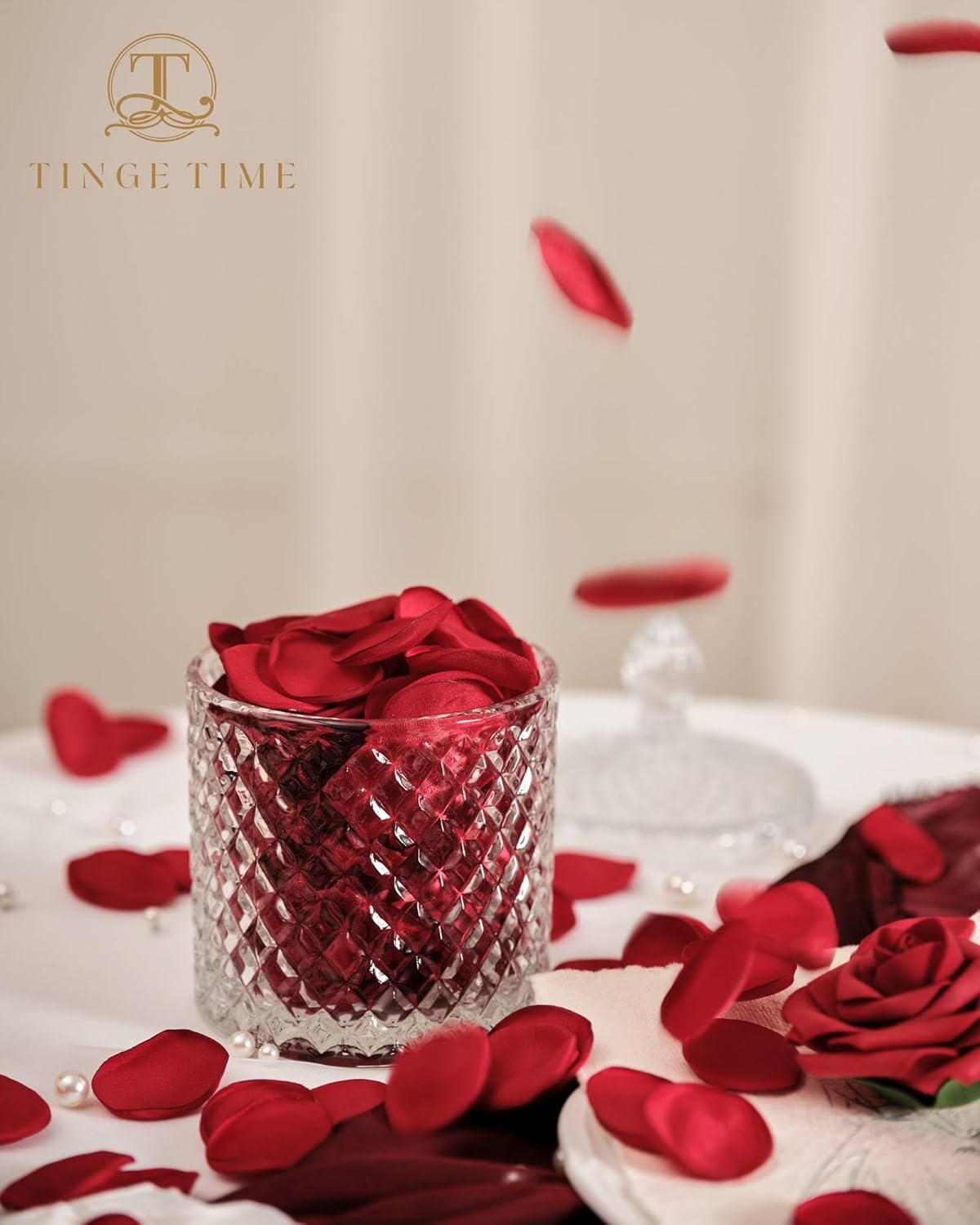 TINGE TIME 200pcs Silk Flower Petals for Wedding, Rose Petals for Decoration, Fake Flower Petals for Bridal Showers, Flower Girl Petals for Anniversaries and Parties (Red)