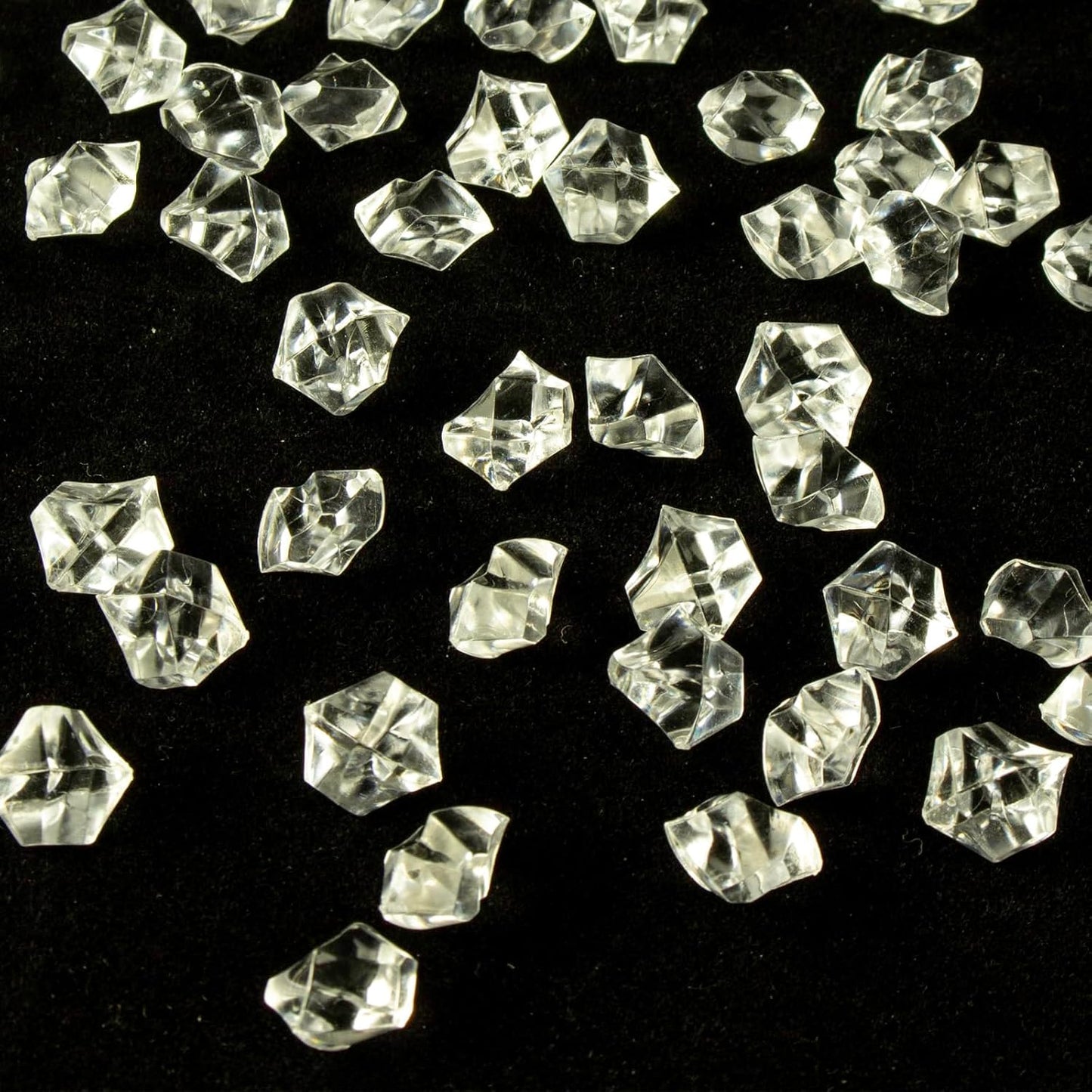 820 PCS Clear Fake Ice,0.43x0.55 Inch,1.1 lbs Acrylic Crystal Gemstones for Decoration, Photography, Vase Filling, and Parties,Non-Toxic and Reusable