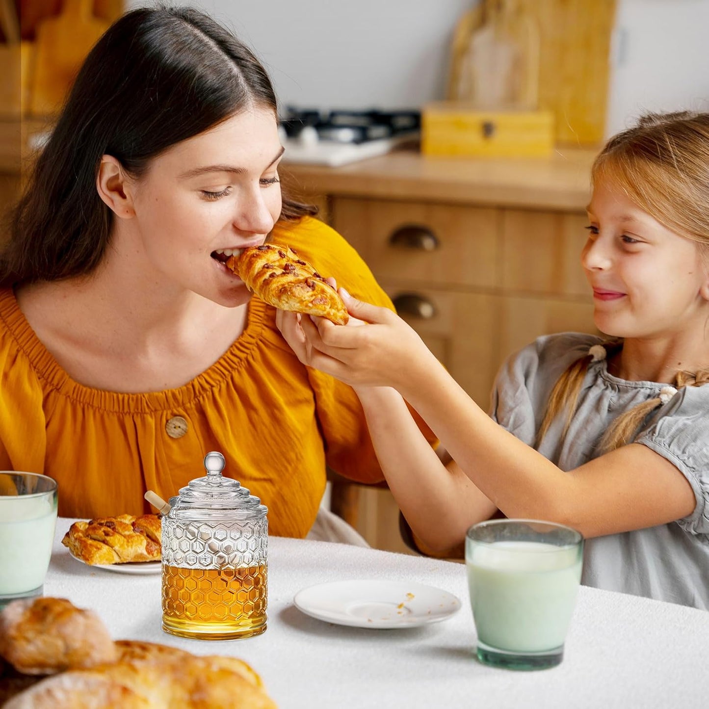 kanpura Clear Crystal Honey Pot with Dipper and Lid Glass Honey Jar with Dispenser Honey Holder and Syrup Container for Home Kitchen,9 oz