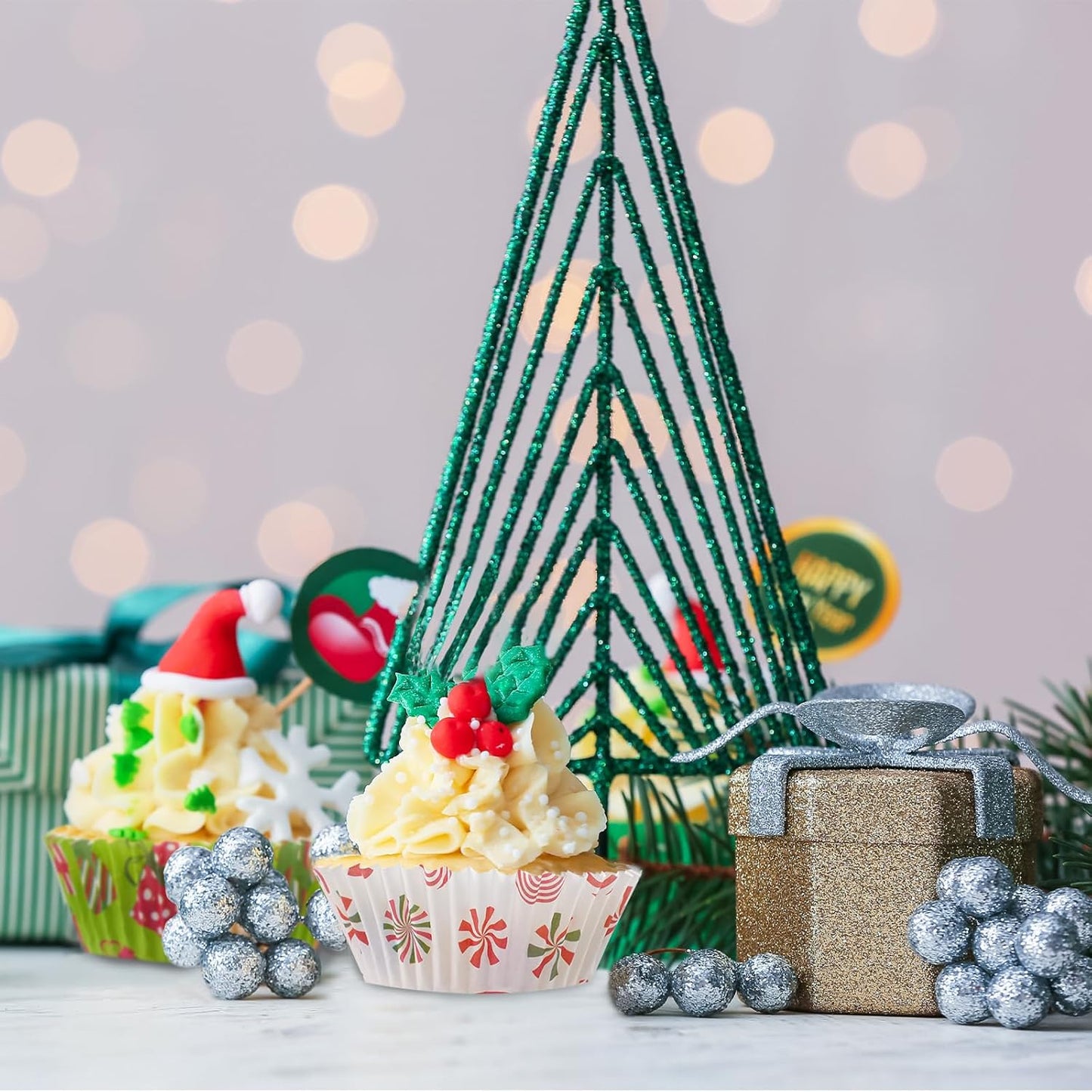 600 Count Christmas Cupcake Liners for Baking Red Green Muffin Mini Holiday Cupcake Liners for Christmas Holiday Birthday Party Candy Make Baking Supplies