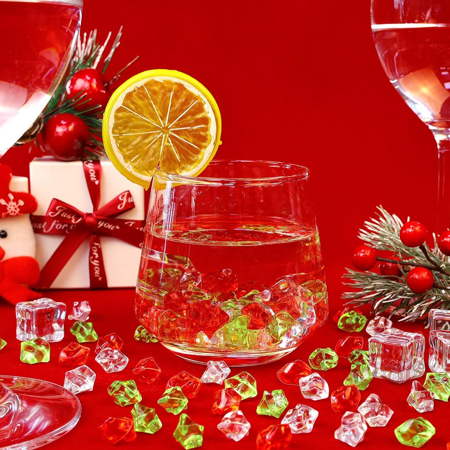 YATOJUZI 500pcs Fake Ice Cubes Christmas Decor Acrylic Crushed Rocks Vase Fillers Plastic Diamonds Gems for DIY Xmas Party Centerpiece Table Scatter Prop Display 0.5"