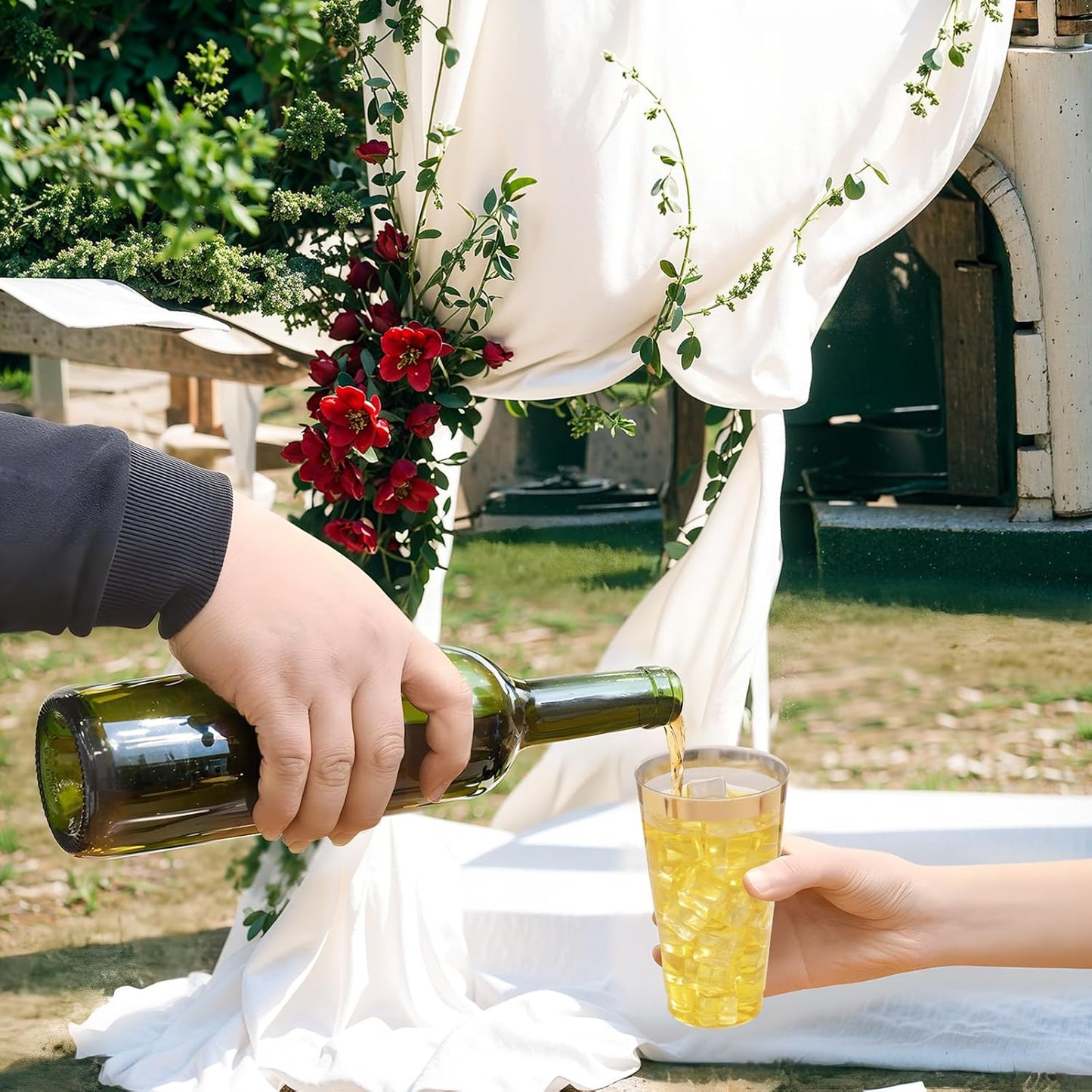 I00000 16 oz Gold Plastic Cups, 100 Pack Clear Plastic Cups Tumblers Gold Rimmed Cup, Heavy-duty Disposable Cup Perfect for Halloween, Thanksgiving and Christmas Parties