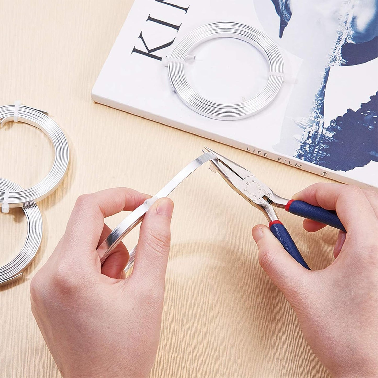 Fashewelry 5mm Aluminum Flat Bendable Craft Wire Silver 32.8Ft Nose Wire for Christmas Tree Decoration Face Masks Sculpture Resin Bezel Frame Jewelry Ring Making Wrapping Plant Bonsai