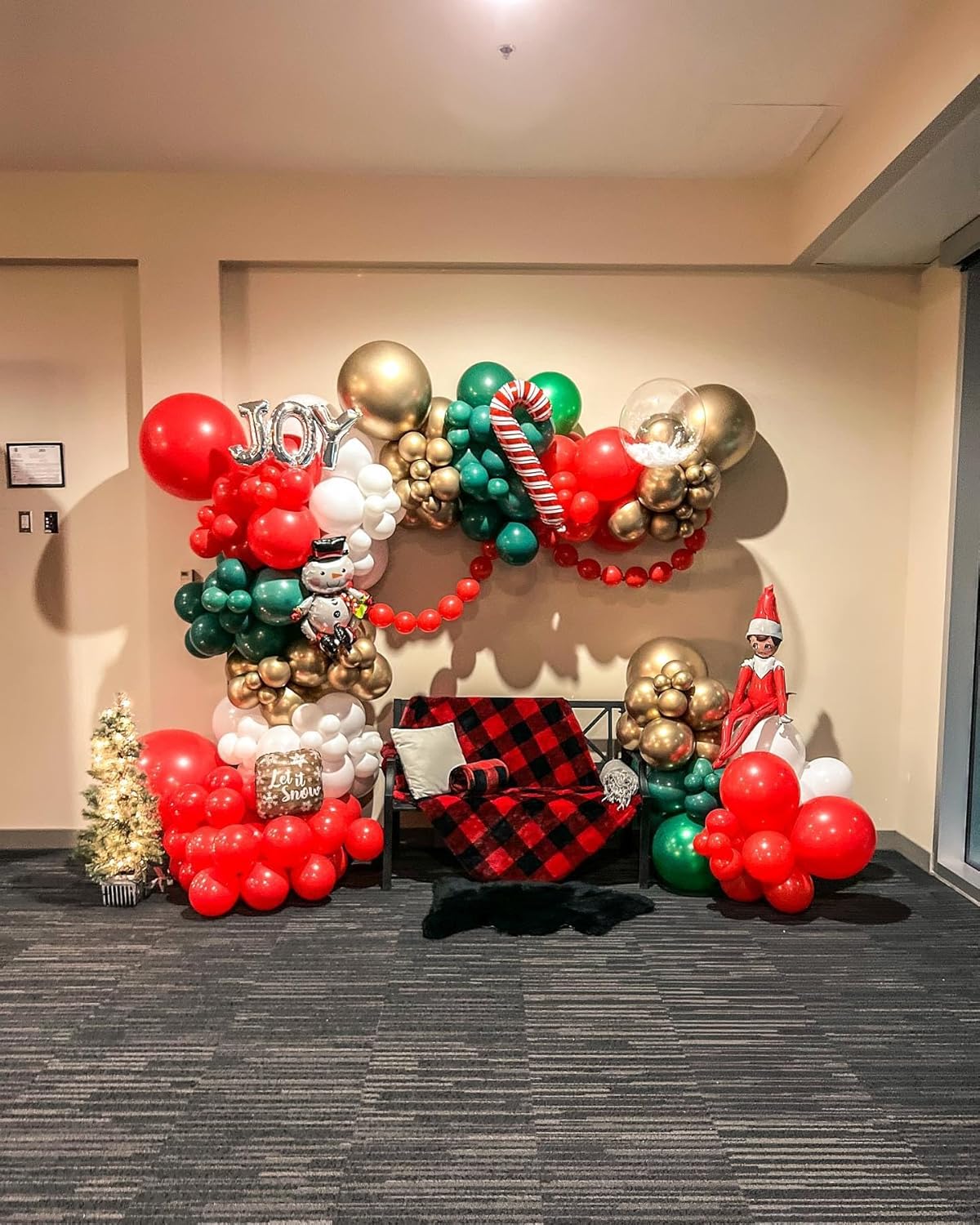 Christmas Balloons Garland Kit, 124pcs Red Green Gold Metallic Latex Balloons Arch for Christmas Party Decorations