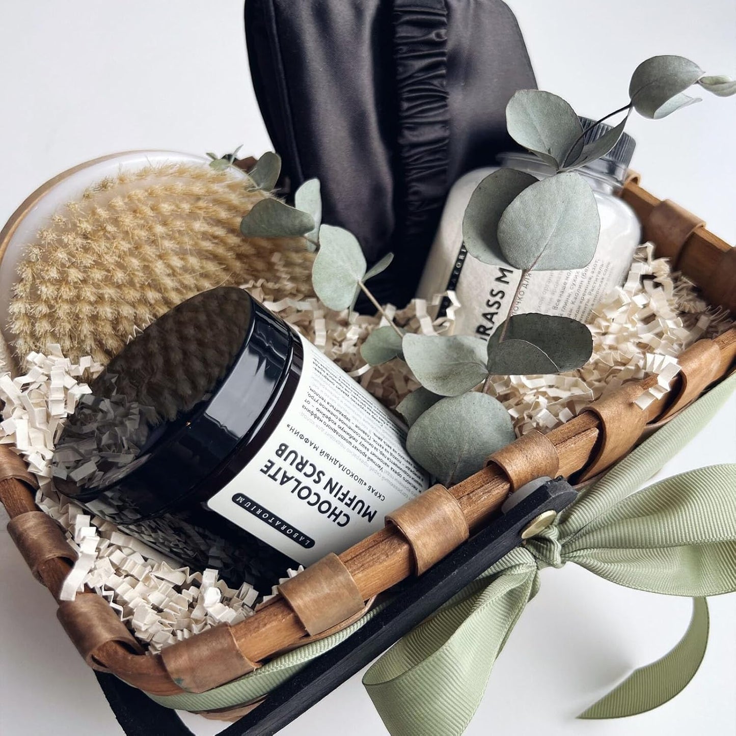 Zankubom 1 LB Beige Crinkle Cut Paper Shred Filler Great for Gift Wrapping, Beige Basket Fillers, Birthday, Gift Wrapping, Anniversary, Halloween Thanksgiving Christmas Party Decor Filling Supplies