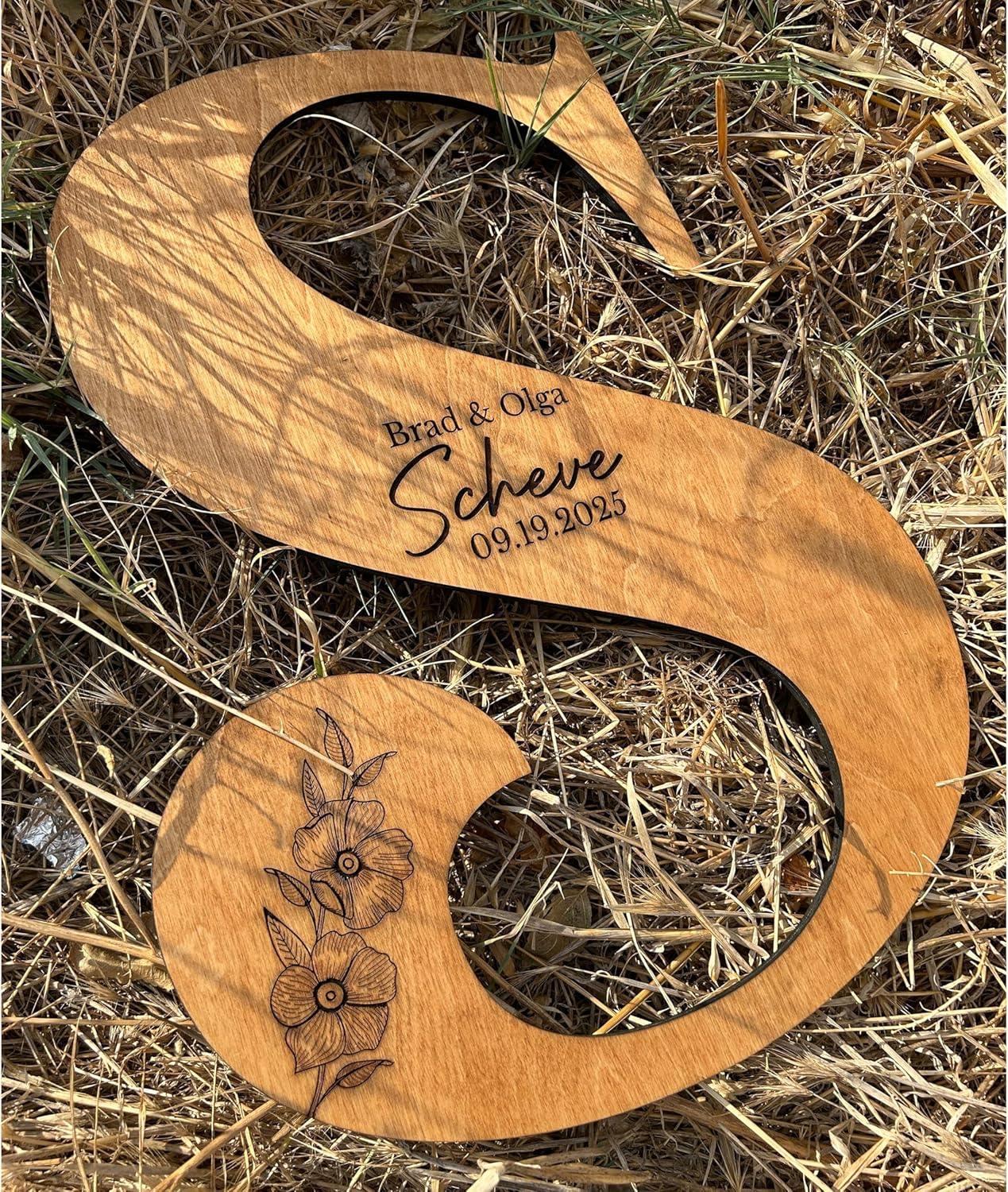 Wedding Guestbook Sign for Couple - Personalized Round Wooden Sign with Initial Letter, Rustic Wedding Guest Book Alternative, Custom Name Sign, Engagement Party Decor, Reception Table Decoration
